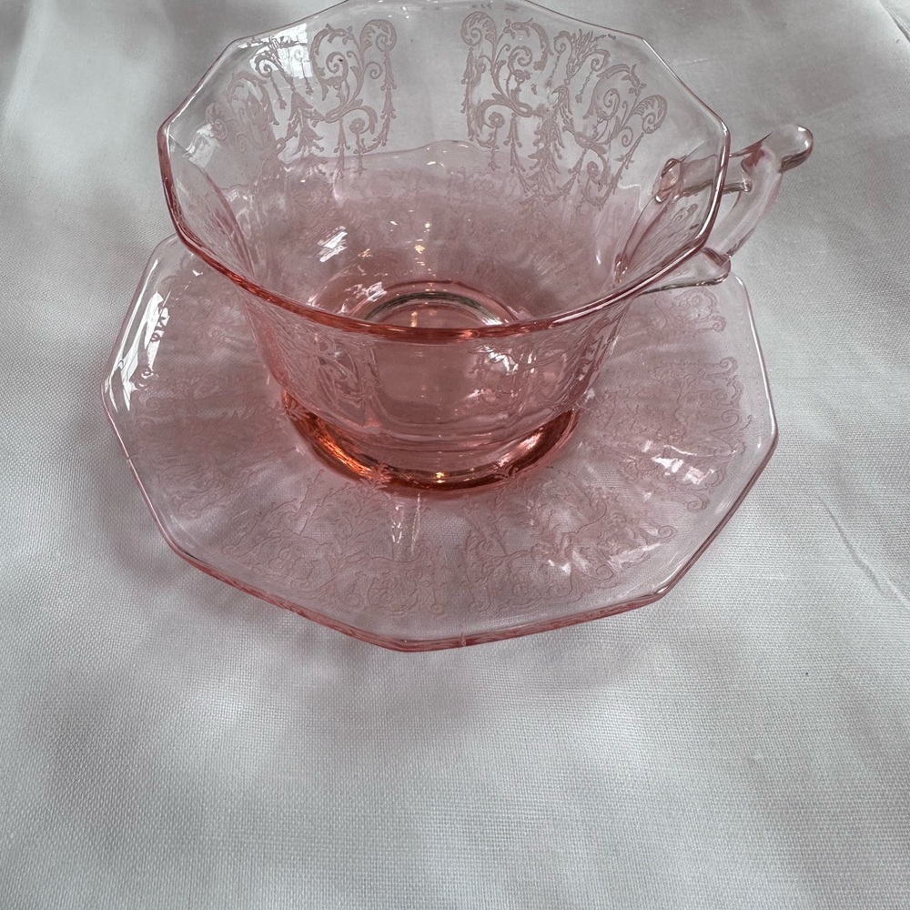 16 pieces Cambridge Depression Glass teacup and saucer set